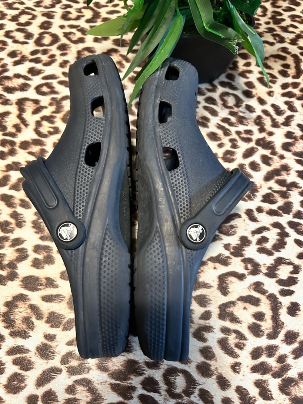 CROCS Dark Classic Clog in Navy Blue W9 M7 - Picture 3 of 6